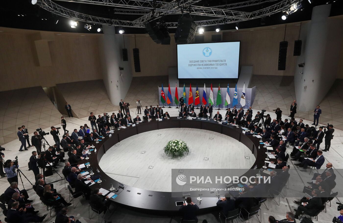 Премьер-министр РФ Д. Медведев принял участие в заседаниях Совета глав правительств СНГ и Евразийского межправительственного совета