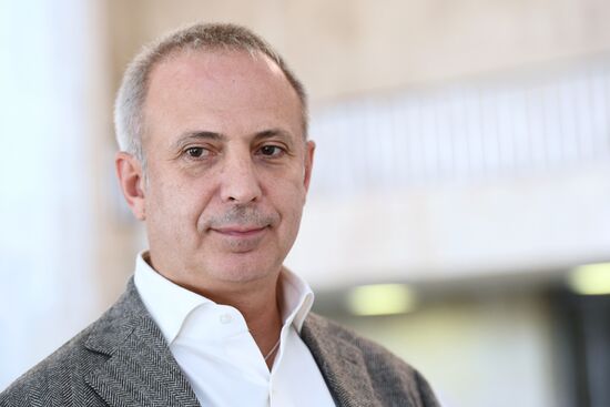 Передача в дар Третьяковской галерее работ современных художников