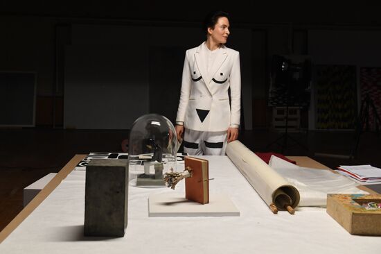 Передача в дар Третьяковской галерее работ современных художников