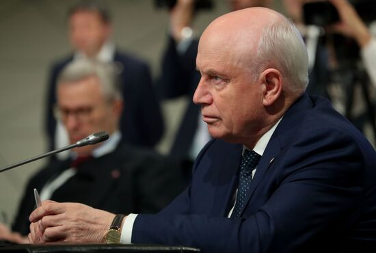 Премьер-министр РФ Д. Медведев принял участие в заседаниях Совета глав правительств СНГ и Евразийского межправительственного совета