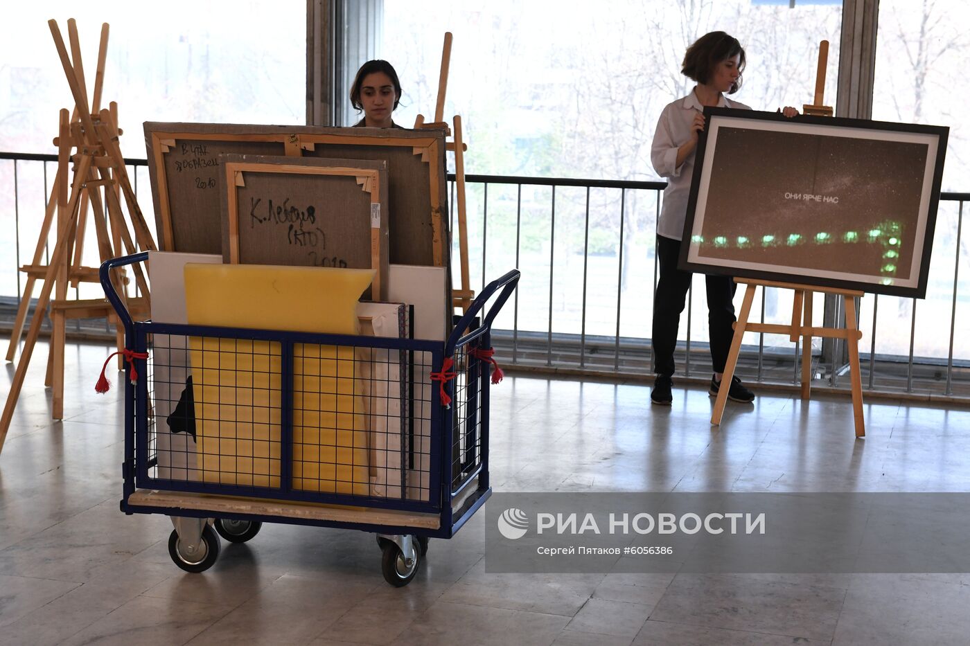 Передача в дар Третьяковской галерее работ современных художников