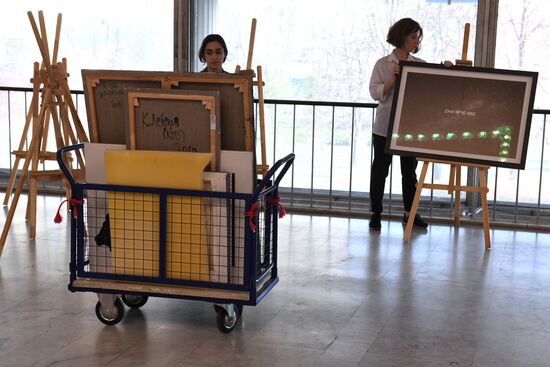 Передача в дар Третьяковской галерее работ современных художников