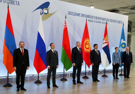 Премьер-министр РФ Д. Медведев принял участие в заседаниях Совета глав правительств СНГ и Евразийского межправительственного совета