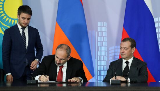 Премьер-министр РФ Д. Медведев принял участие в заседаниях Совета глав правительств СНГ и Евразийского межправительственного совета