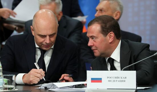 Премьер-министр РФ Д. Медведев принял участие в заседаниях Совета глав правительств СНГ и Евразийского межправительственного совета