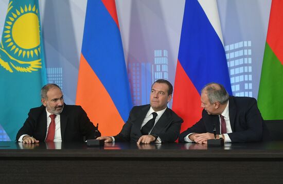 Премьер-министр РФ Д. Медведев принял участие в заседаниях Совета глав правительств СНГ и Евразийского межправительственного совета