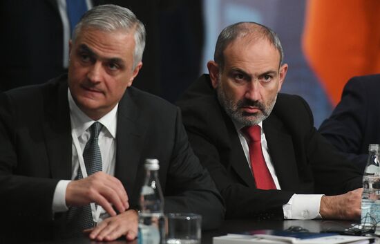 Премьер-министр РФ Д. Медведев принял участие в заседаниях Совета глав правительств СНГ и Евразийского межправительственного совета