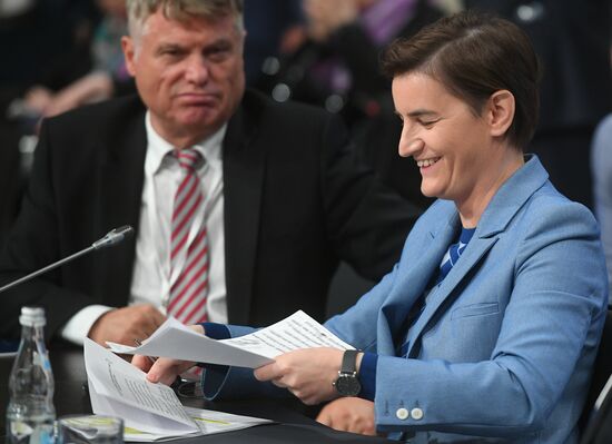 Премьер-министр РФ Д. Медведев принял участие в заседаниях Совета глав правительств СНГ и Евразийского межправительственного совета