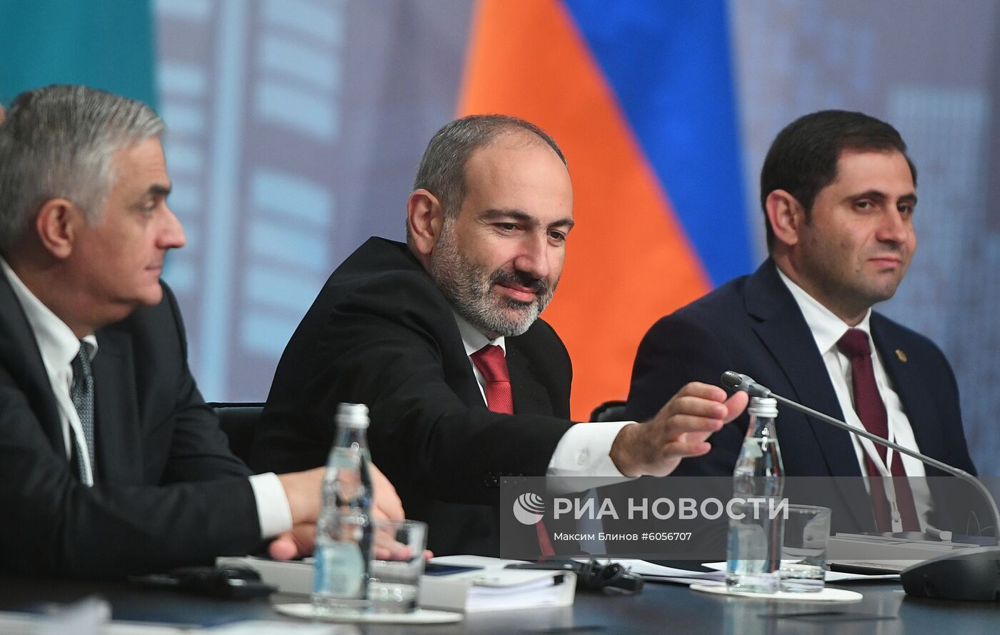 Премьер-министр РФ Д. Медведев принял участие в заседаниях Совета глав правительств СНГ и Евразийского межправительственного совета