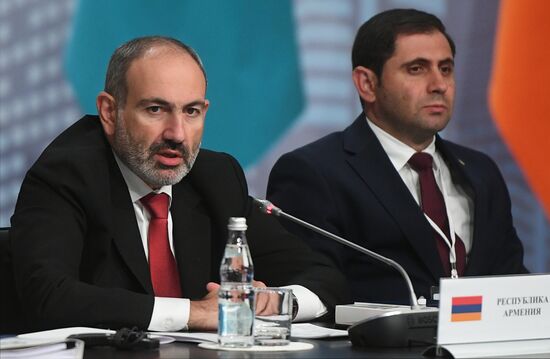 Премьер-министр РФ Д. Медведев принял участие в заседаниях Совета глав правительств СНГ и Евразийского межправительственного совета