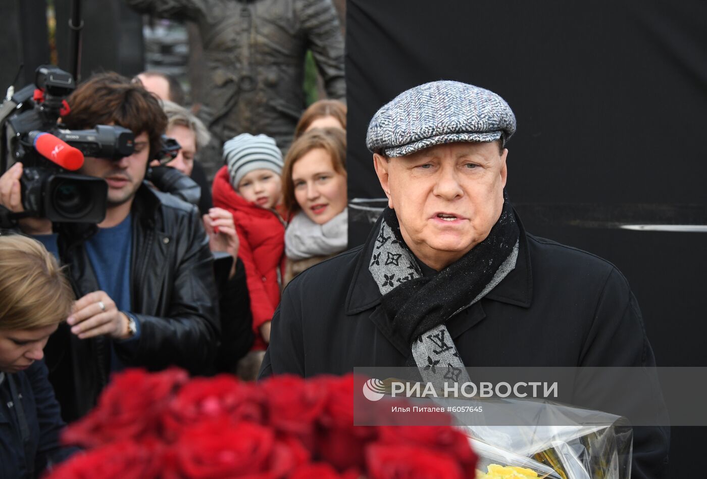 Открытие памятника Н. Караченцову