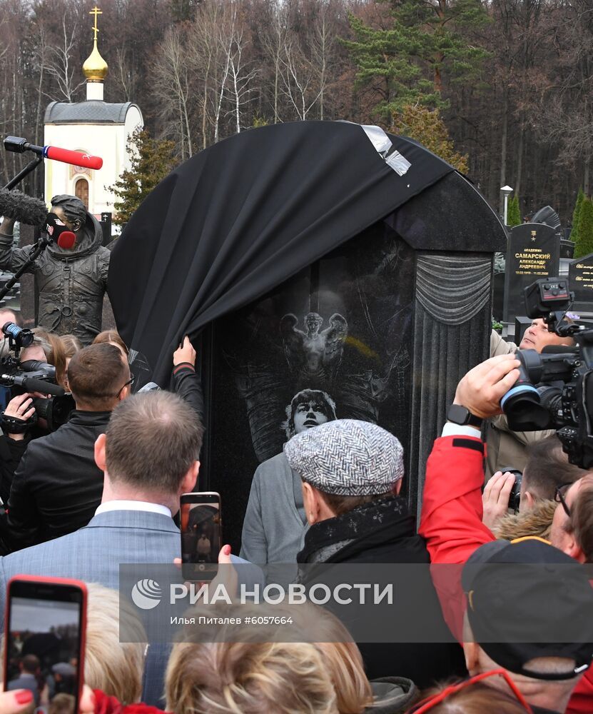 Открытие памятника Н. Караченцову