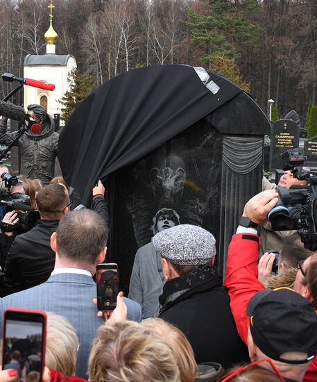 Открытие памятника Н. Караченцову