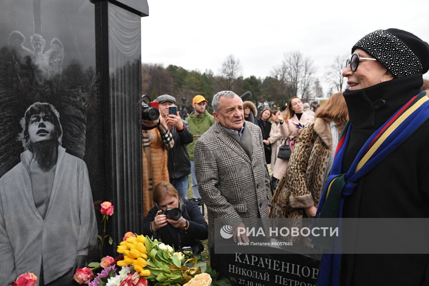 Открытие памятника Н. Караченцову