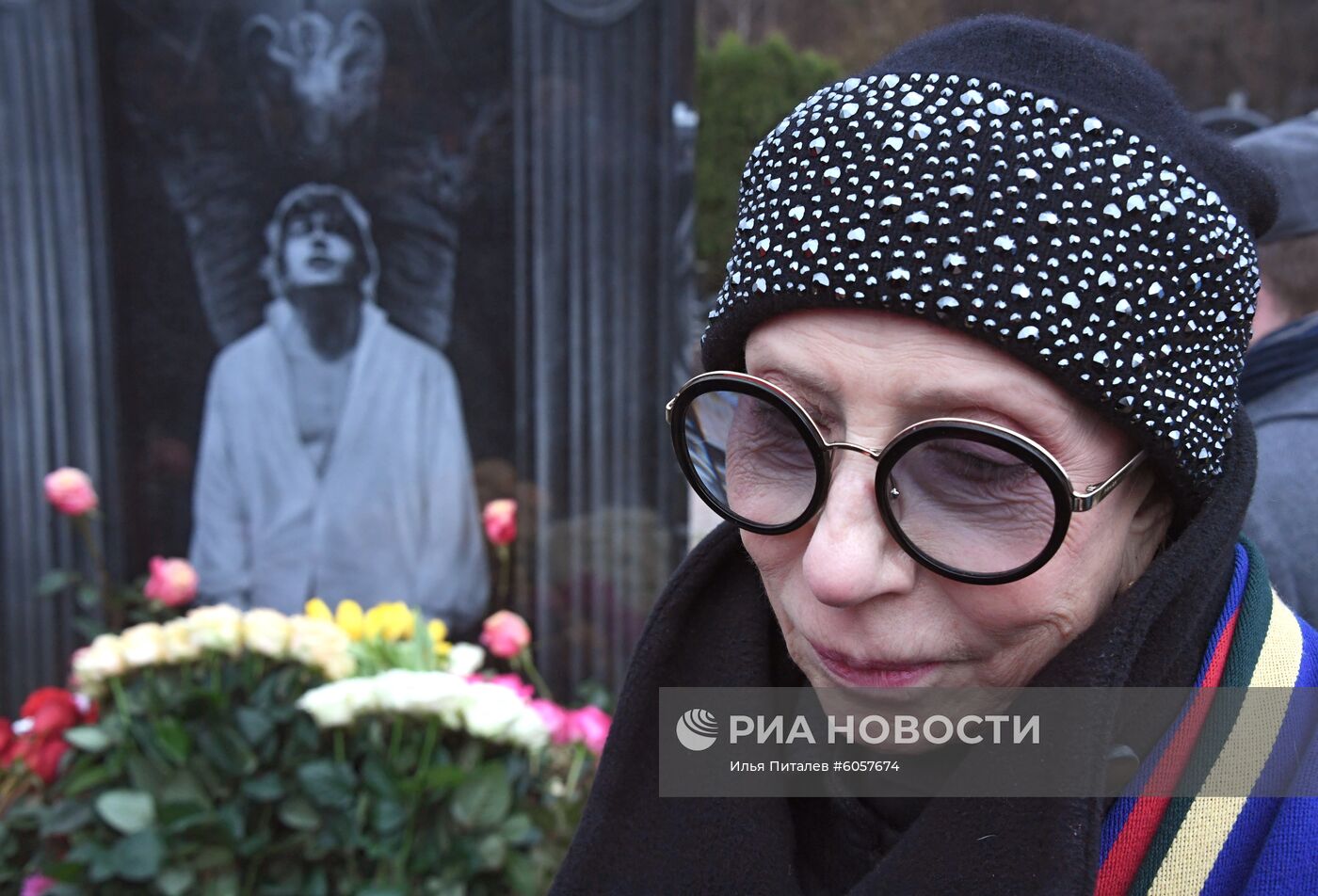 Открытие памятника Н. Караченцову