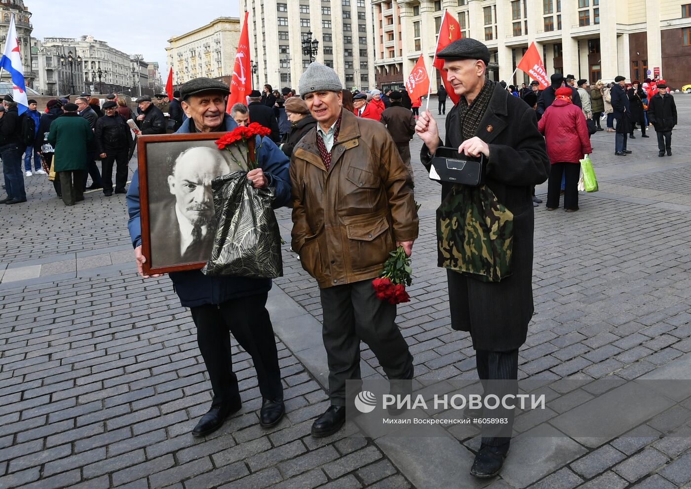 Возложение венков и цветов к Мавзолею В. И. Ленина