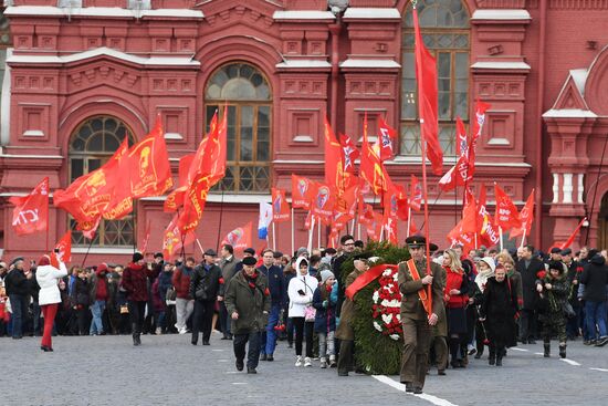 Возложение венков и цветов к Мавзолею В. И. Ленина