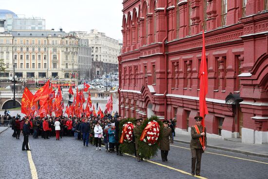 Возложение венков и цветов к Мавзолею В. И. Ленина