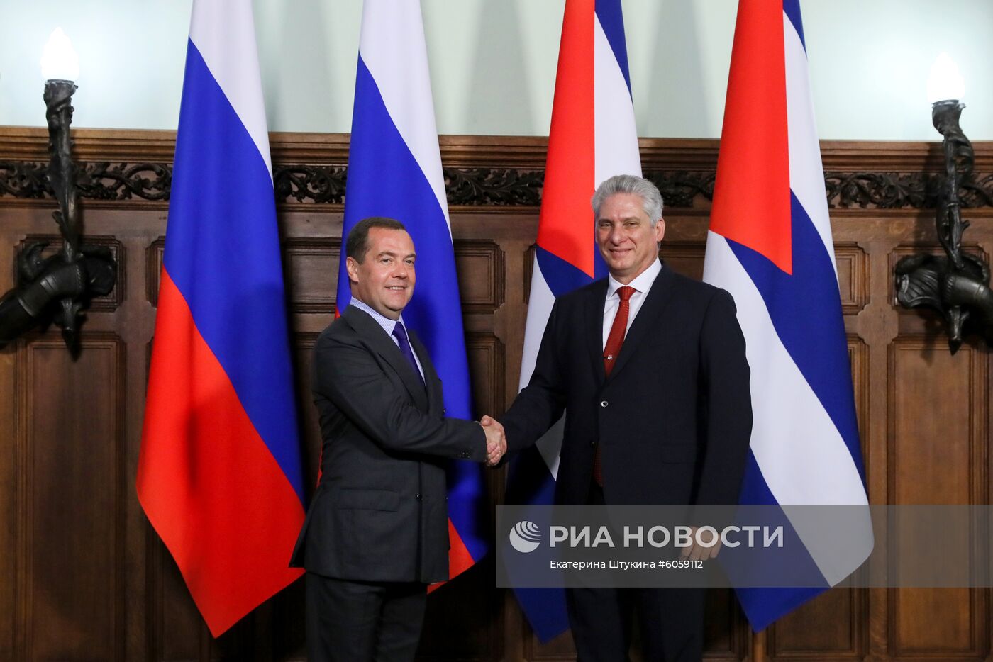 Премьер-министр РФ Д. Медведев встретился с президентом Кубы Мигелем Диас-Канелем Бермудесом