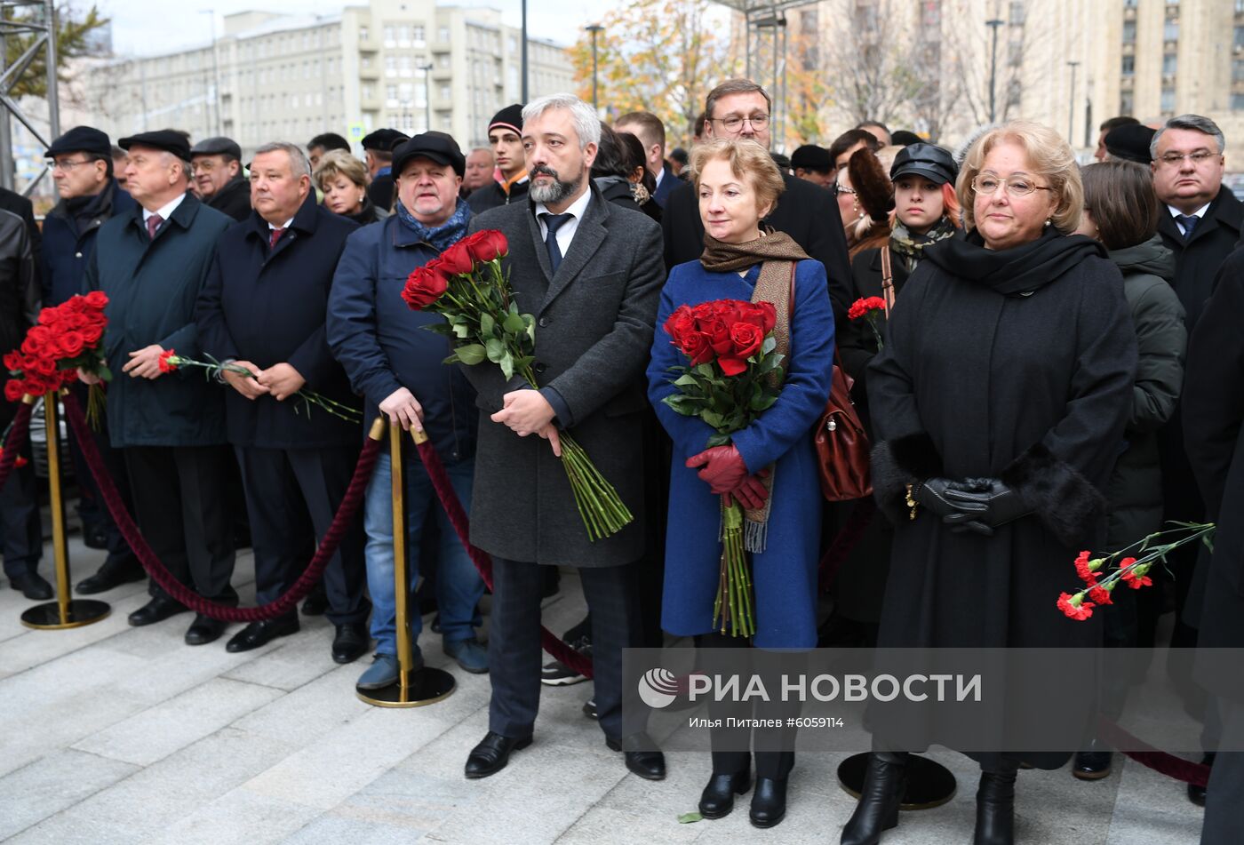Президент РФ В. Путин принял участие в церемонии открытия памятника Е. Примакову в Москве
