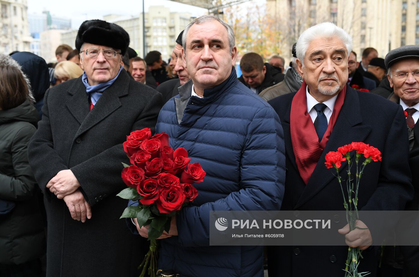 Президент РФ В. Путин принял участие в церемонии открытия памятника Е. Примакову в Москве