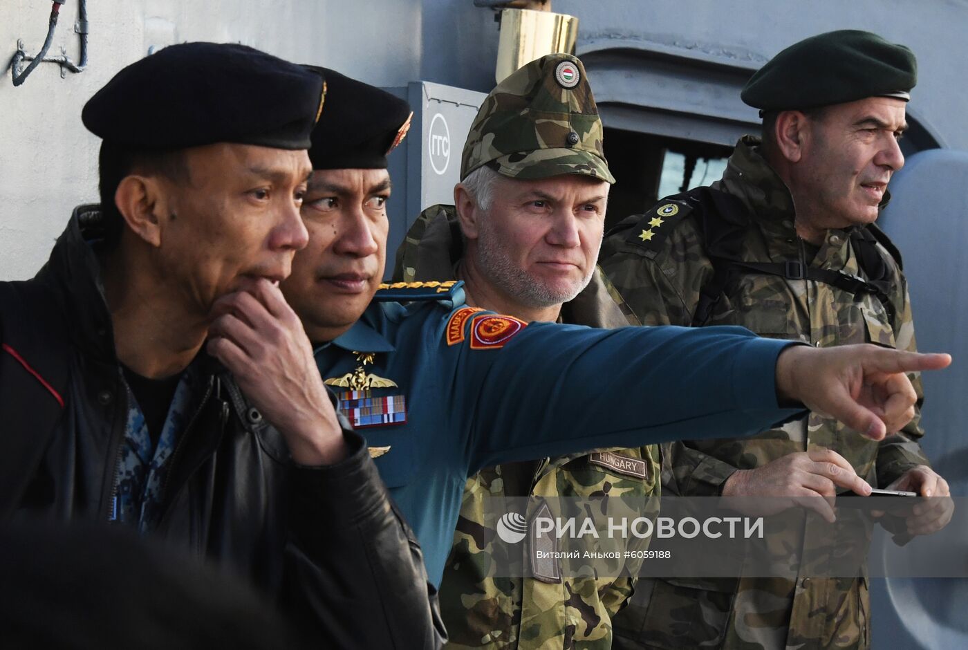 Прибытие делегации военных атташе во Владивосток