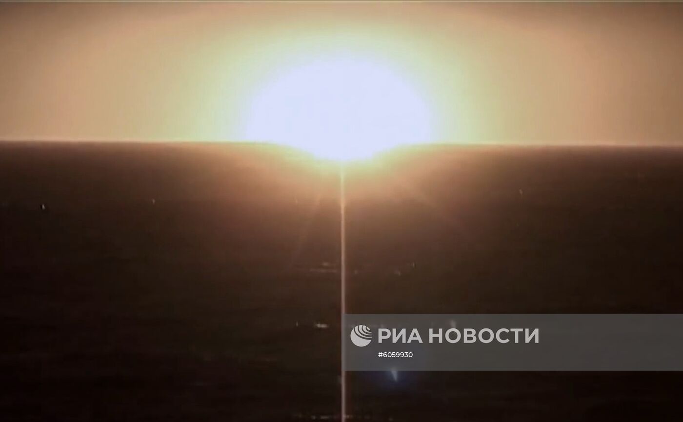 Запуск ракеты "Булава" с подводного крейсера "Князь Владимир"