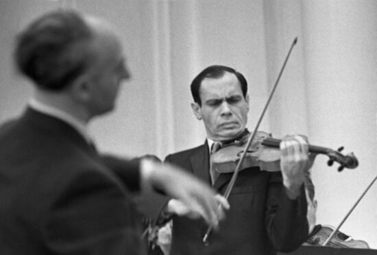 Скрипач Леонид Коган