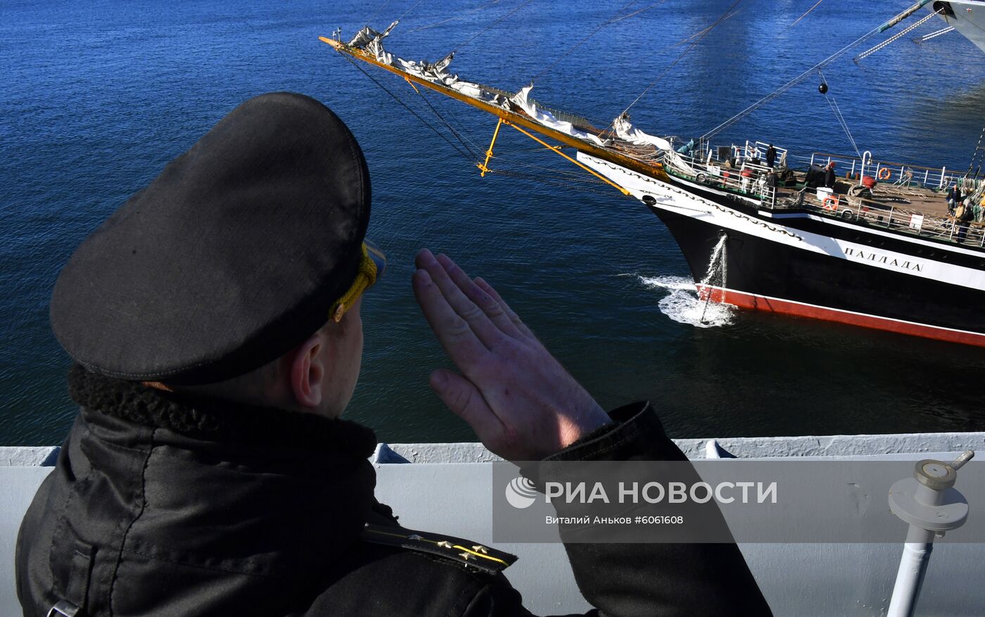 Проводы учебного парусного судна "Паллада" в кругосветное плавание