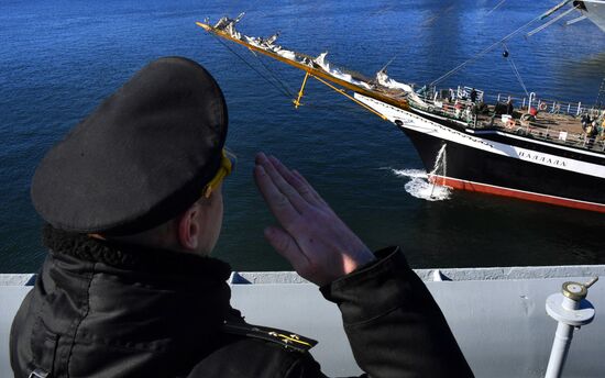 Проводы учебного парусного судна "Паллада" в кругосветное плавание