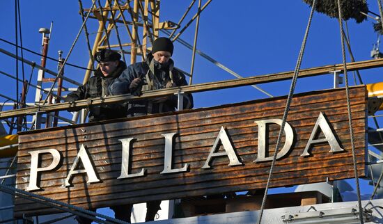 Проводы учебного парусного судна "Паллада" в кругосветное плавание