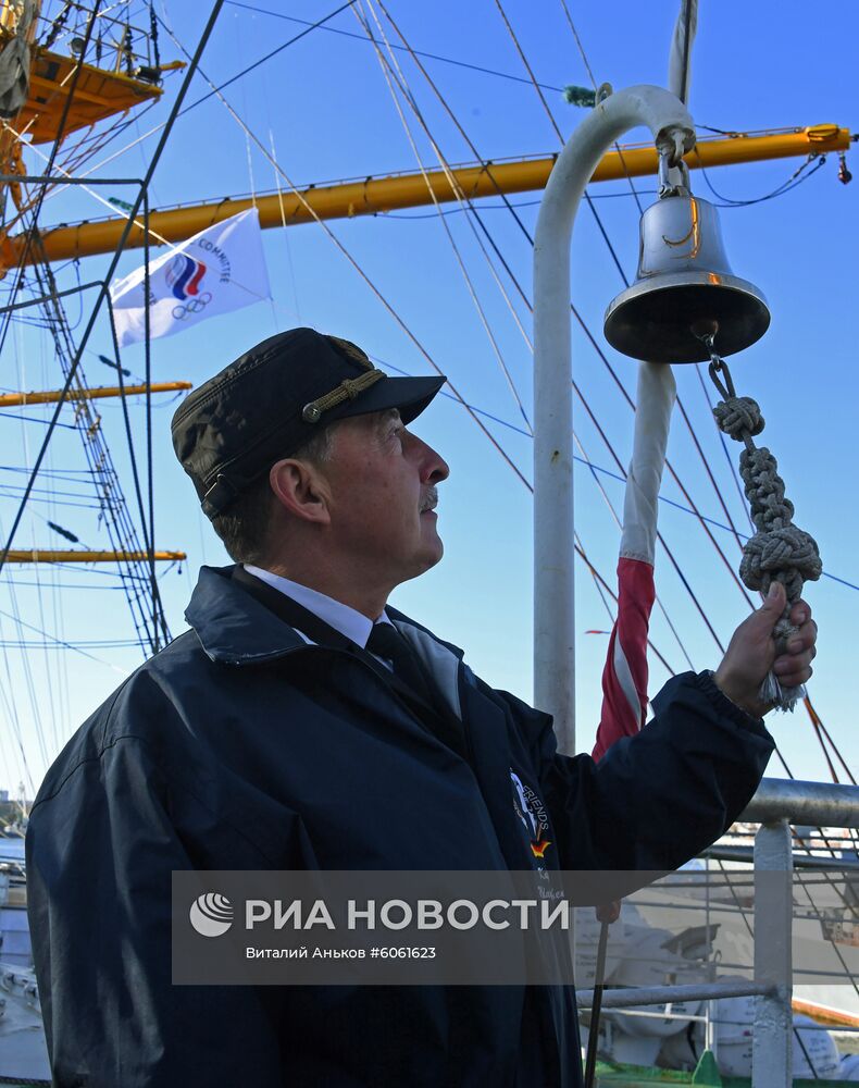 Проводы учебного парусного судна "Паллада" в кругосветное плавание