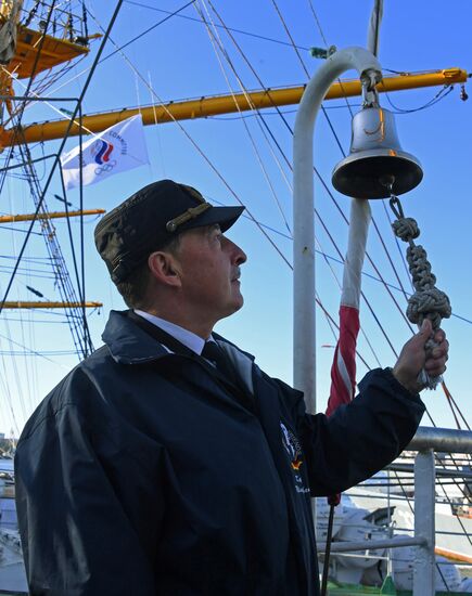 Проводы учебного парусного судна "Паллада" в кругосветное плавание