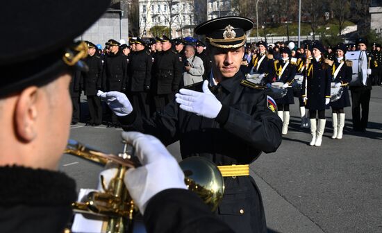 Проводы учебного парусного судна "Паллада" в кругосветное плавание