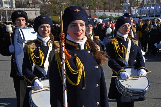 Проводы учебного парусного судна "Паллада" в кругосветное плавание