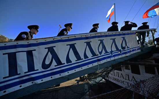 Проводы учебного парусного судна "Паллада" в кругосветное плавание