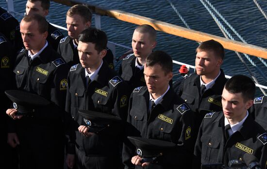 Проводы учебного парусного судна "Паллада" в кругосветное плавание