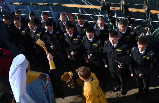 Проводы учебного парусного судна "Паллада" в кругосветное плавание