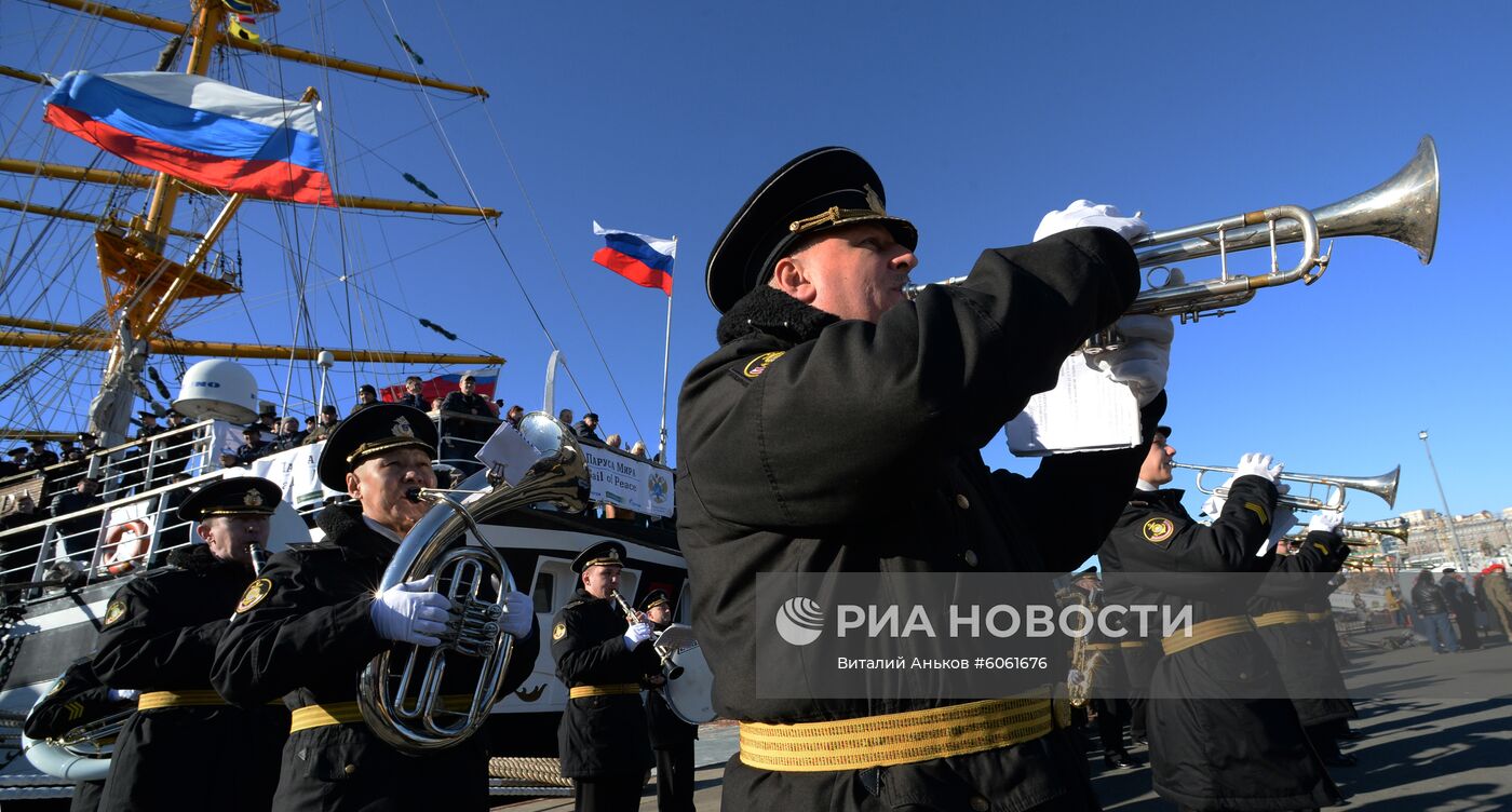 Проводы учебного парусного судна "Паллада" в кругосветное плавание