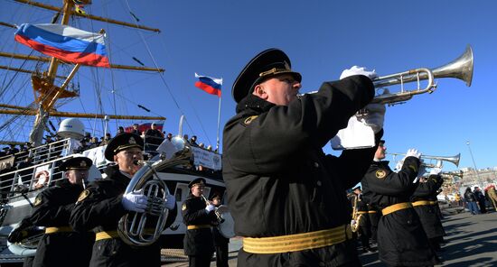 Проводы учебного парусного судна "Паллада" в кругосветное плавание
