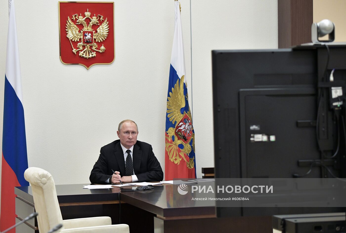 Президент РФ В. Путин провел телемост с участниками движения WorldSkills