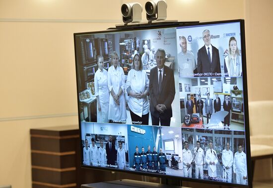 Президент РФ В. Путин провел телемост с участниками движения WorldSkills