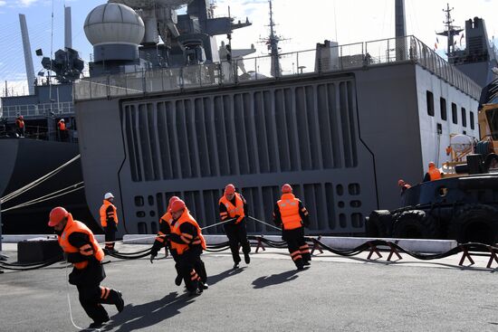 Встреча боевого корабля ВМС Мьянмы в порту Владивостока