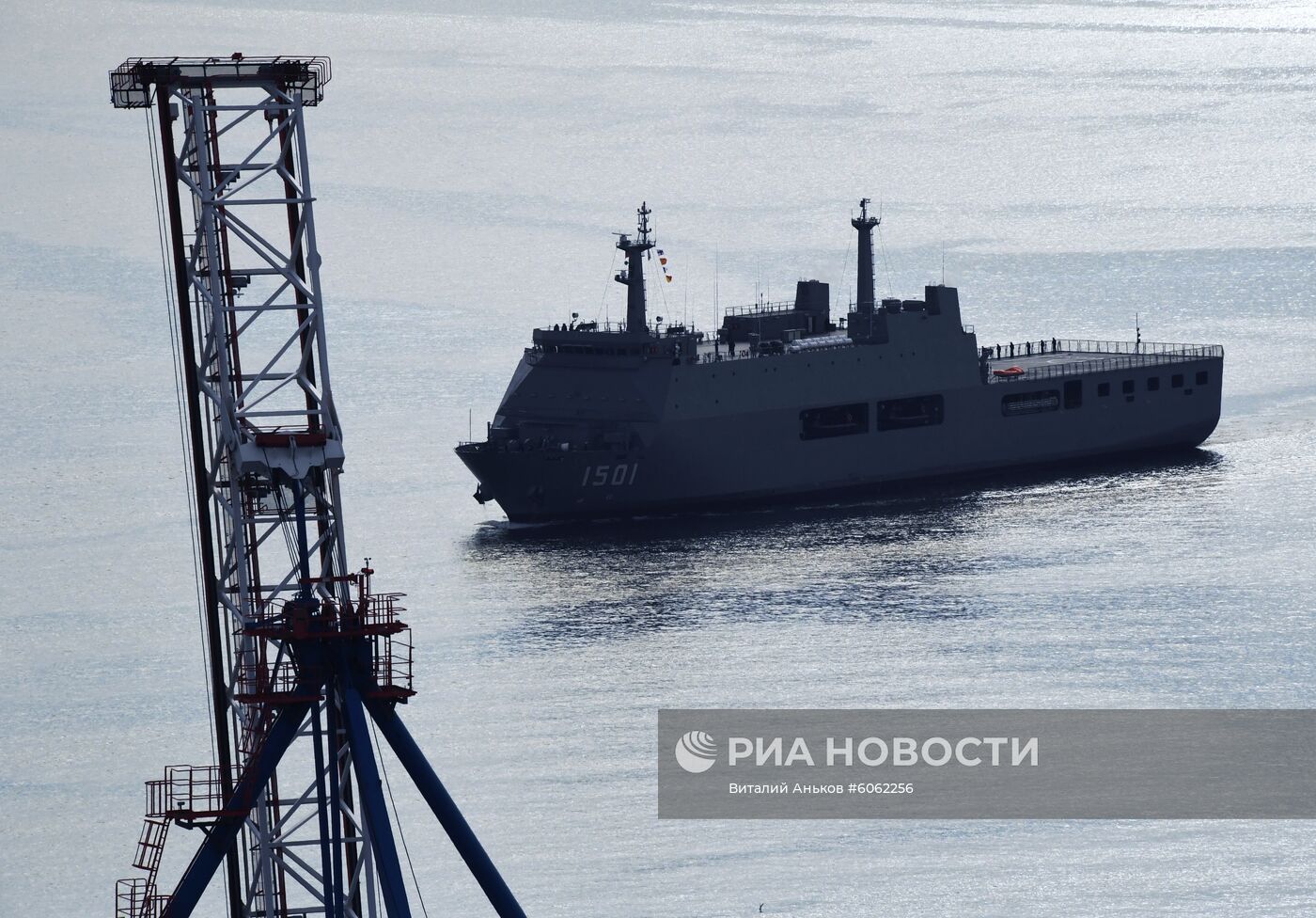 Встреча боевого корабля ВМС Мьянмы в порту Владивостока