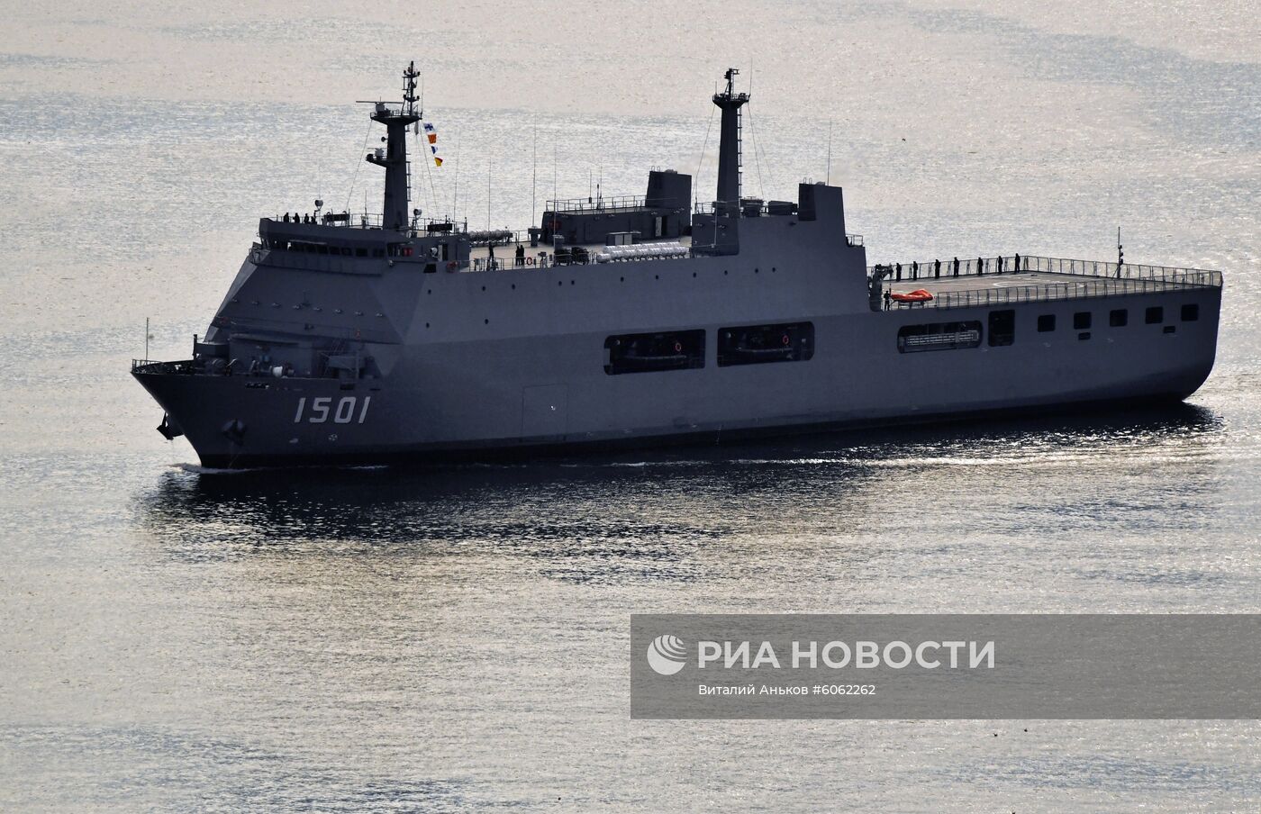 Встреча боевого корабля ВМС Мьянмы в порту Владивостока