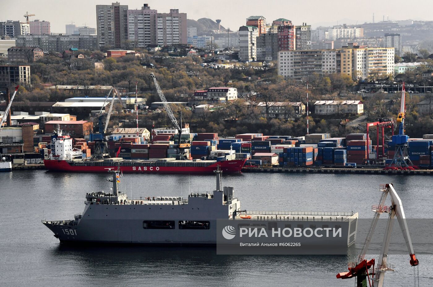 Встреча боевого корабля ВМС Мьянмы в порту Владивостока