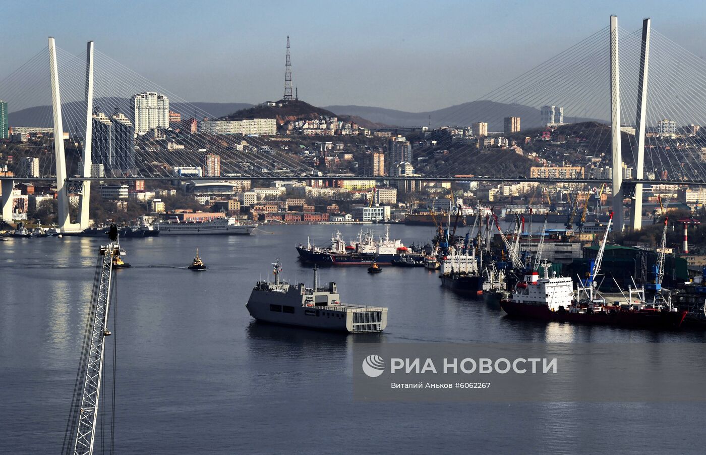 Встреча боевого корабля ВМС Мьянмы в порту Владивостока