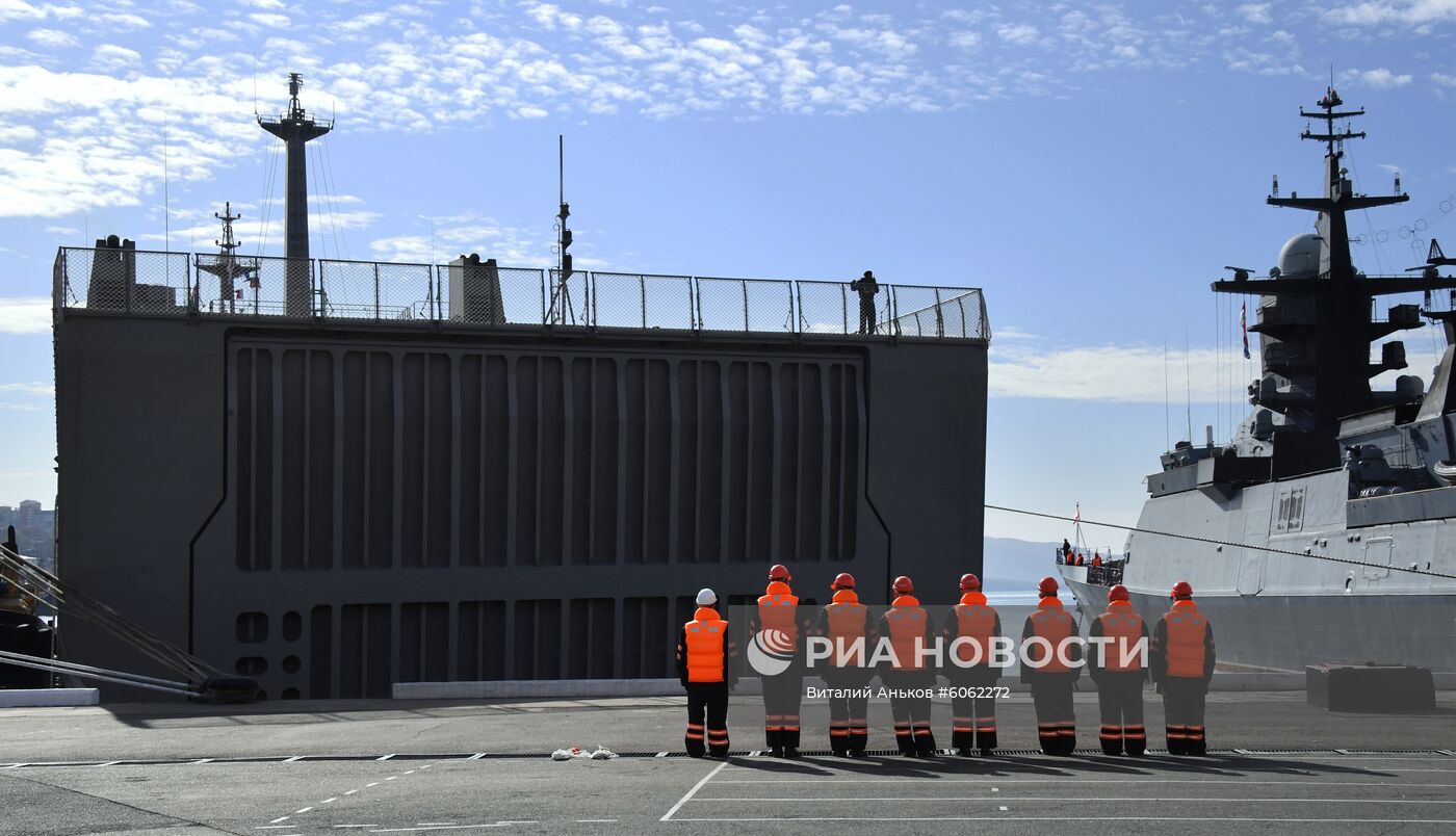 Встреча боевого корабля ВМС Мьянмы в порту Владивостока