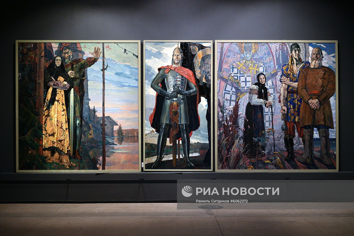 Подготовка к открытию выставки "Православная Русь – ко Дню народного единства"