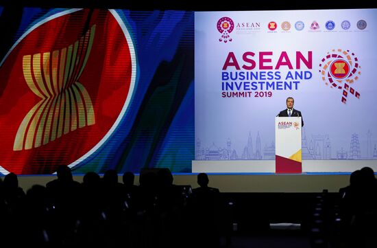 Премьер-министр РФ Д. Медведев прибыл в Бангкок для участия в Восточноазиатском саммите и деловом инвестиционном саммите АСЕАН